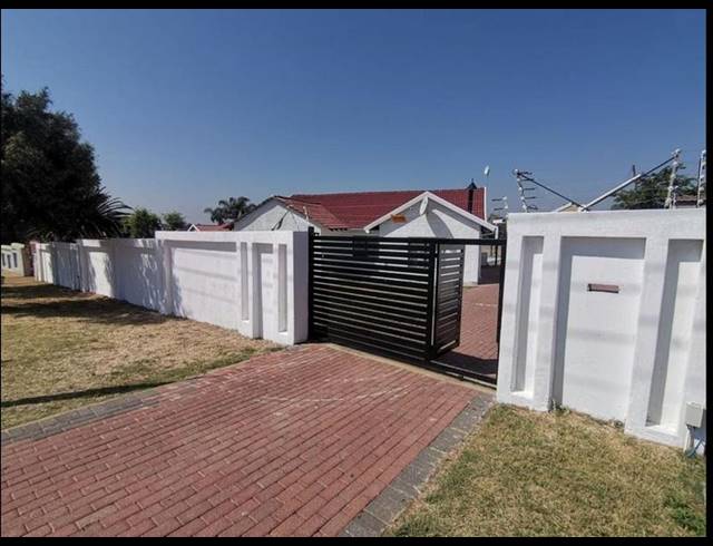 3 BEDROOM HOUSE FOR SALE IN KIBLER PARK